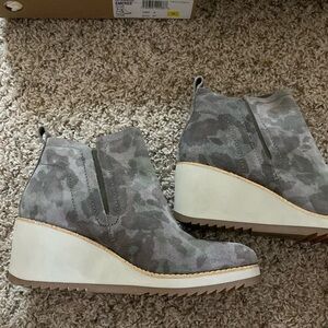 Sofft Emeree wedge boot - size 9 / 40